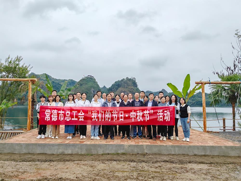 81ac6267ff8644b6bbb50a68f8acfad7.jpg